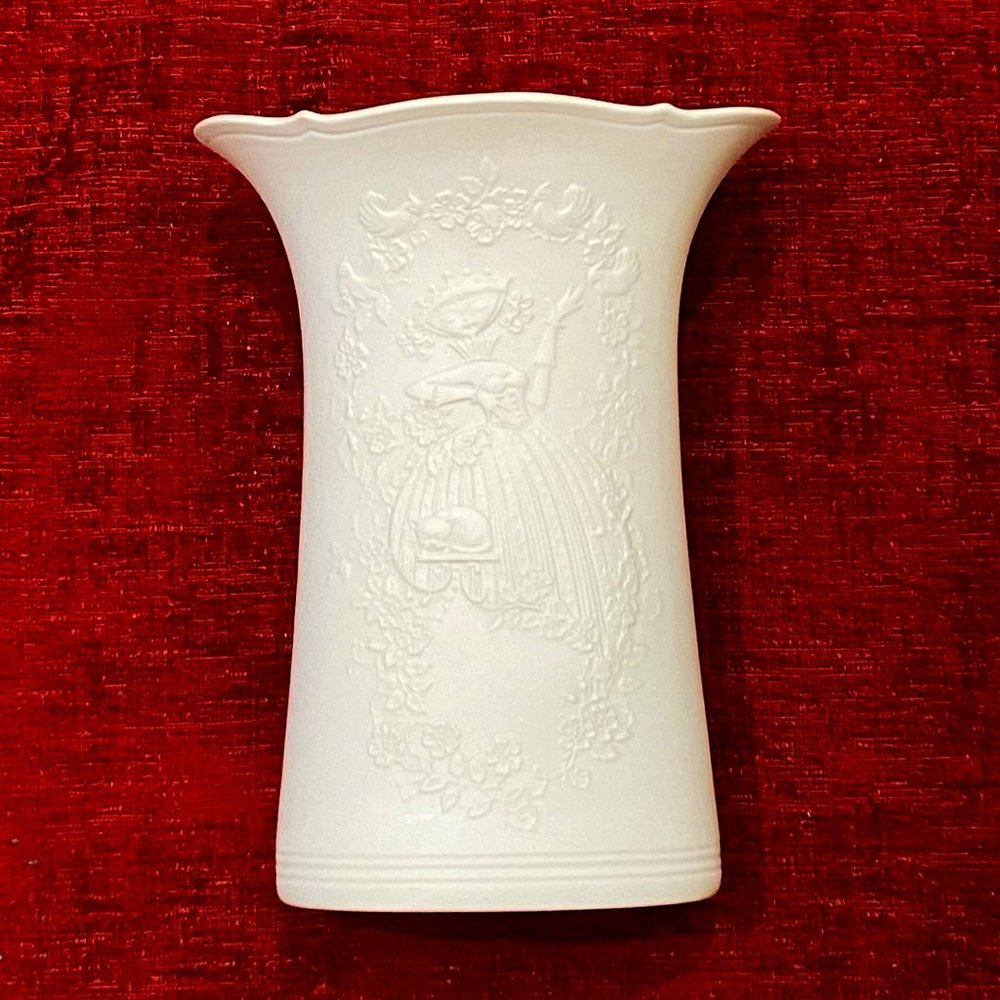 Vintage White Kaiser Porcelain Flower Vase